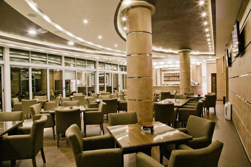 Hotel Oasis Podgorica Exterior photo
