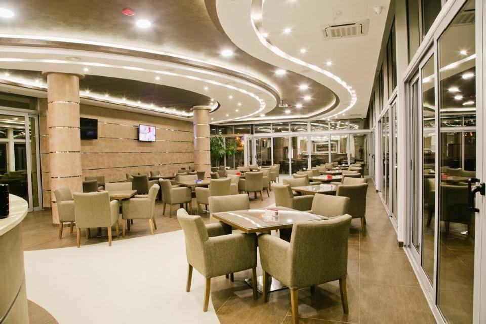 Hotel Oasis Podgorica Exterior photo
