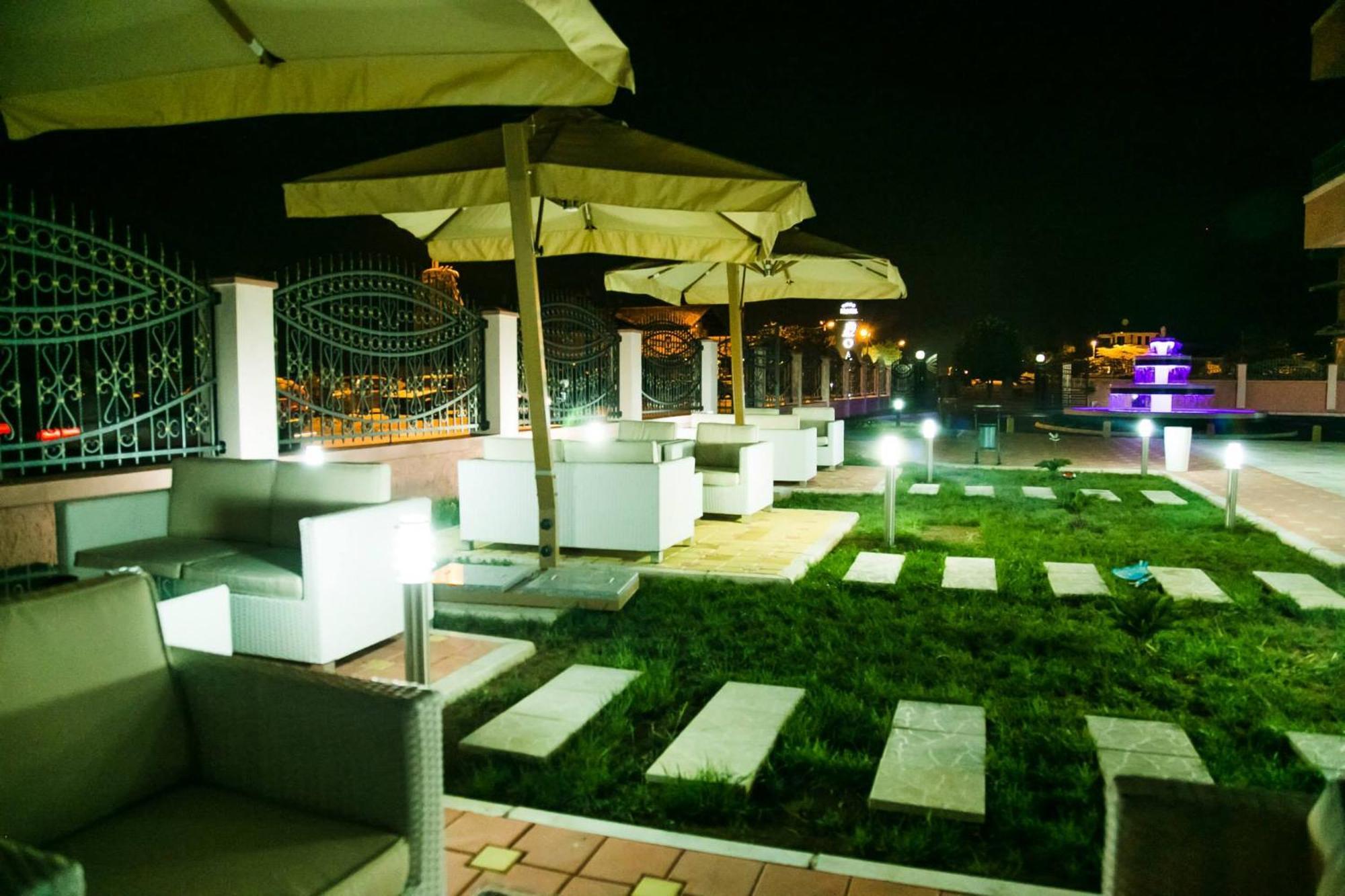 Hotel Oasis Podgorica Exterior photo