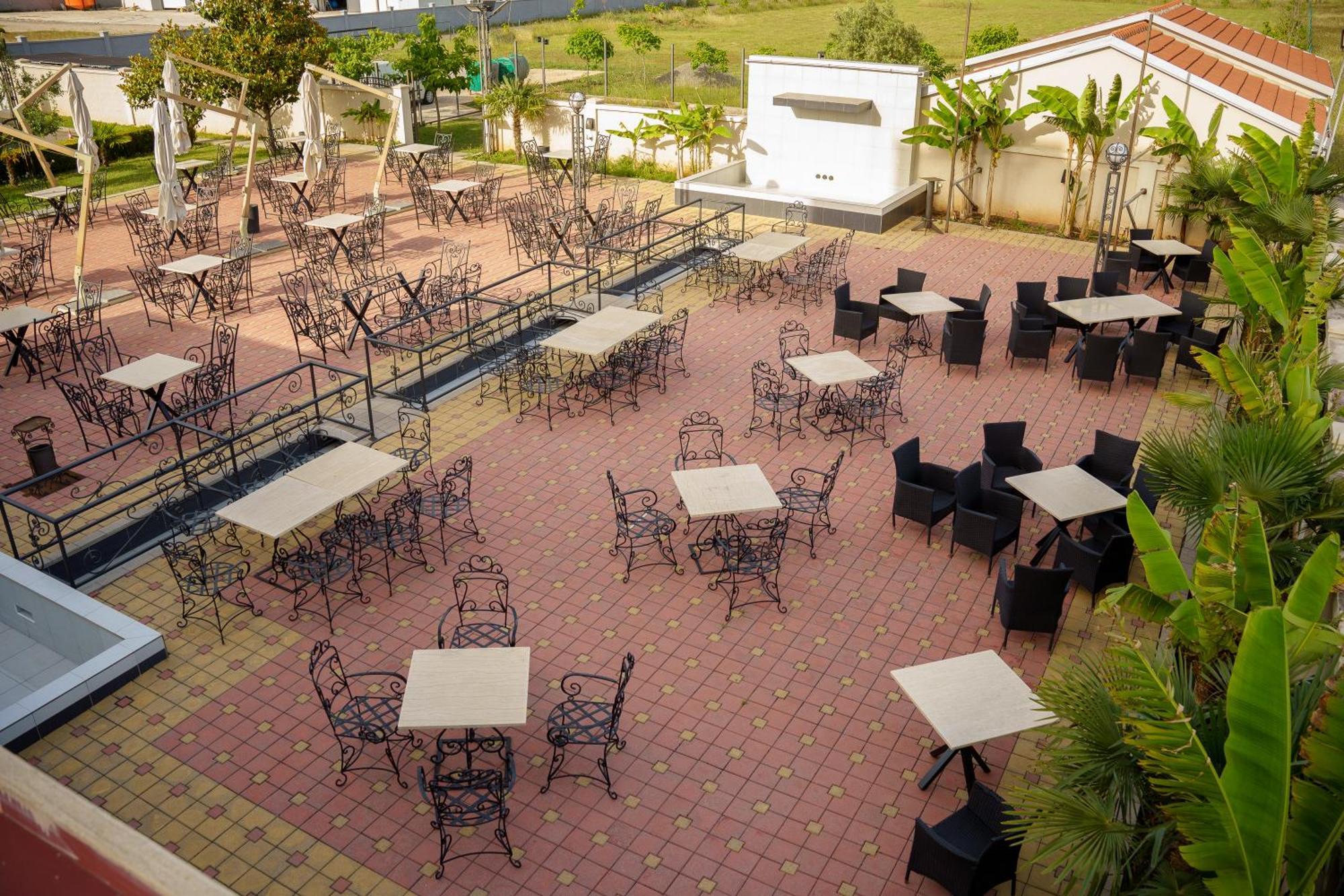 Hotel Oasis Podgorica Exterior photo