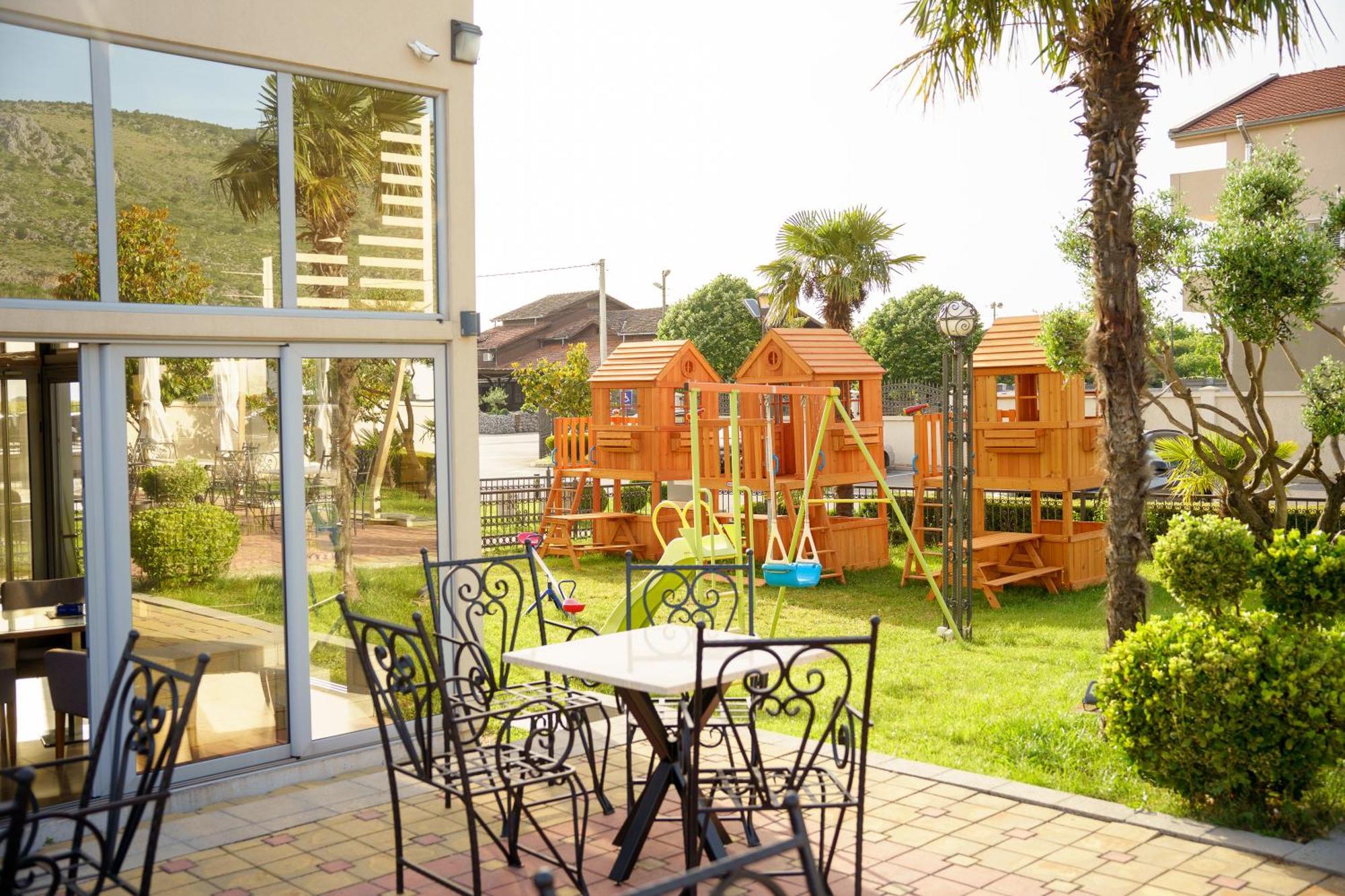 Hotel Oasis Podgorica Exterior photo